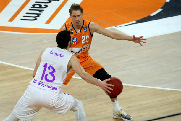 但各自在球 但各自在球