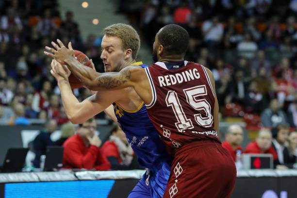 在艰难中崛 在艰难中崛